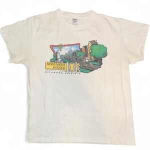 True Vintage White Momument Ave 10K RVA race Y2k Graphic Tee
